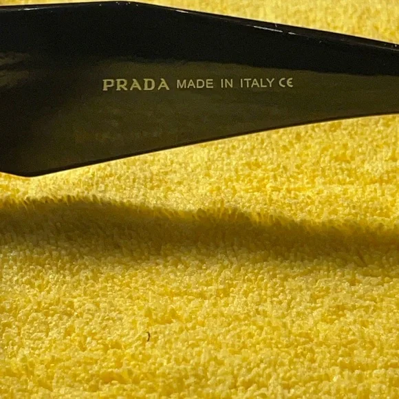 Prada PR 17WS
Black Frames
Shaded Lens
100% Authentic
Double Prada Box - Picture 5 of 10